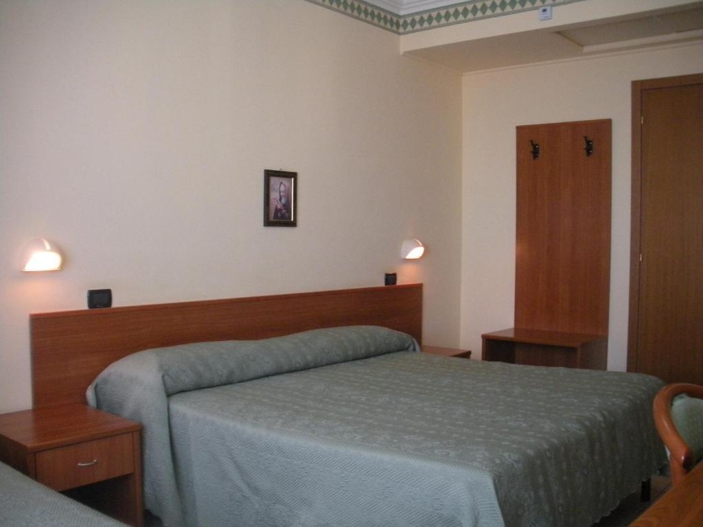 Hotel La Perla Del Gargano San Giovanni Rotondo Room photo
